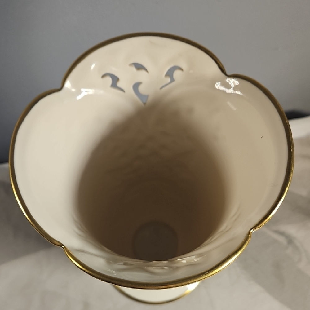 Lenox Cream Vase with Gold Trim - Picture 6 of 16